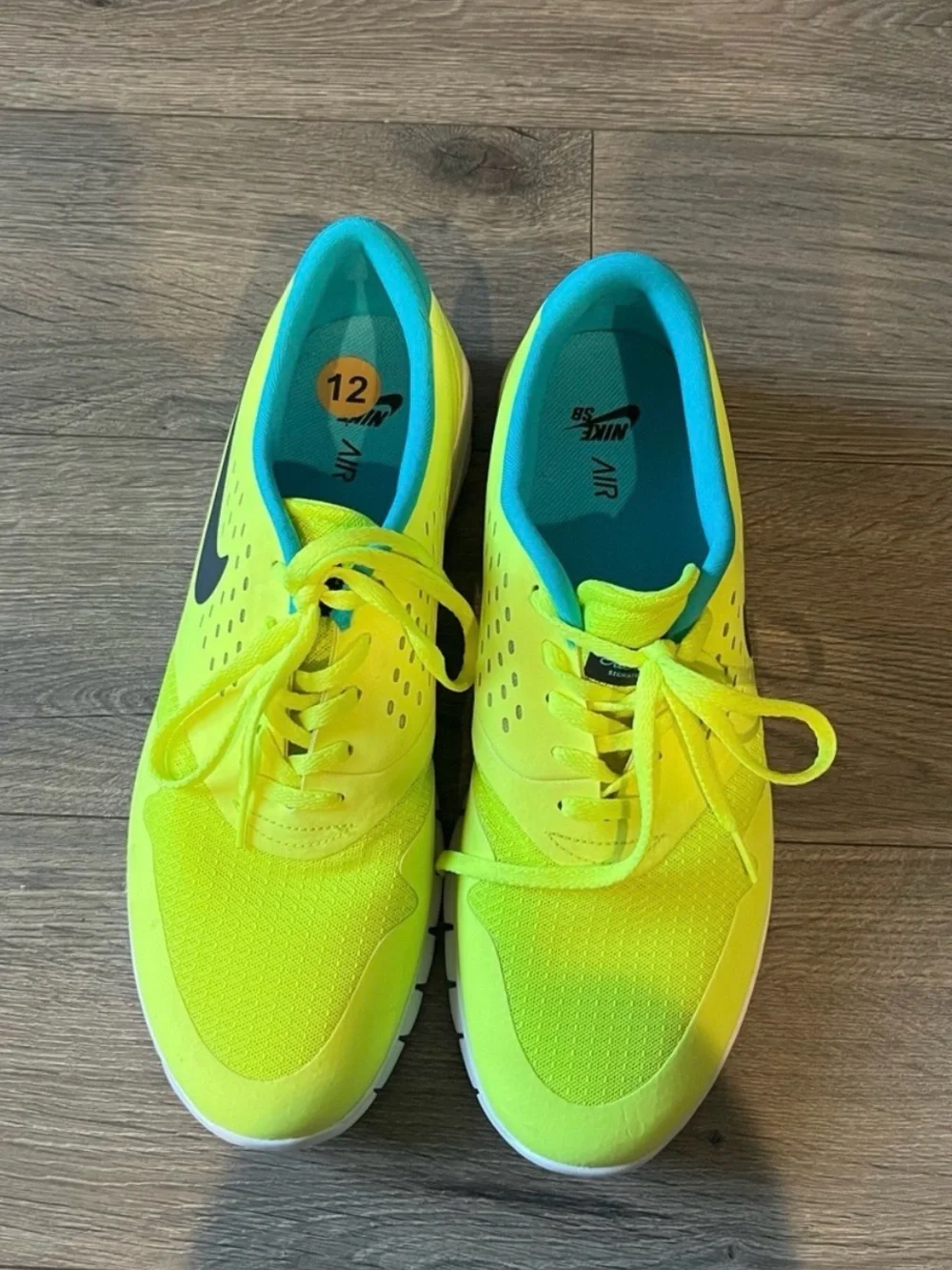 Nike Men's Bright Neon Yellow Athletic Running Shoes with Teal Lining